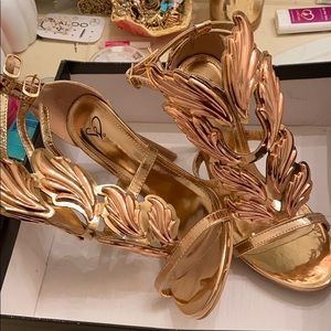 Rose gold 8.5 Windsor mock of designer shoes
